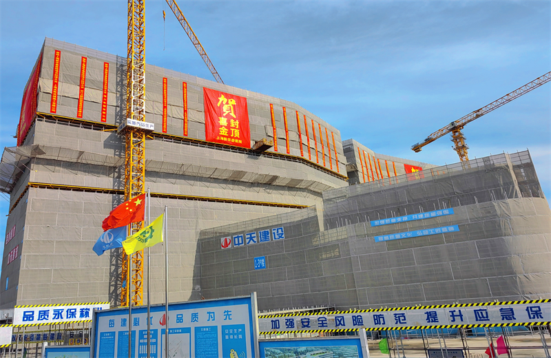 2024年10月30日，1277星际电子游戏三建上海新华泰医院项目主体封顶。